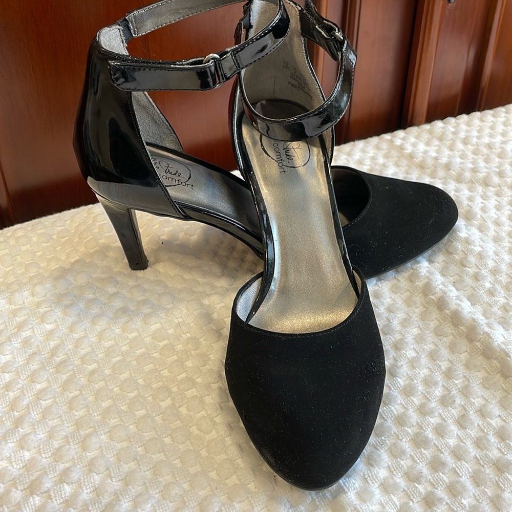 Super comfy black ankle strap heels by Life Stride 3”